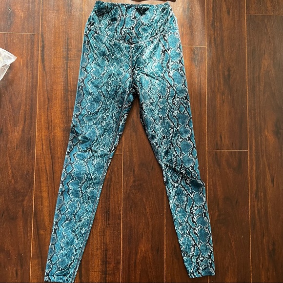 Brand new Carbon 38 teal velvet snakeskin set. Top and bottom size small. - Picture 5 of 7